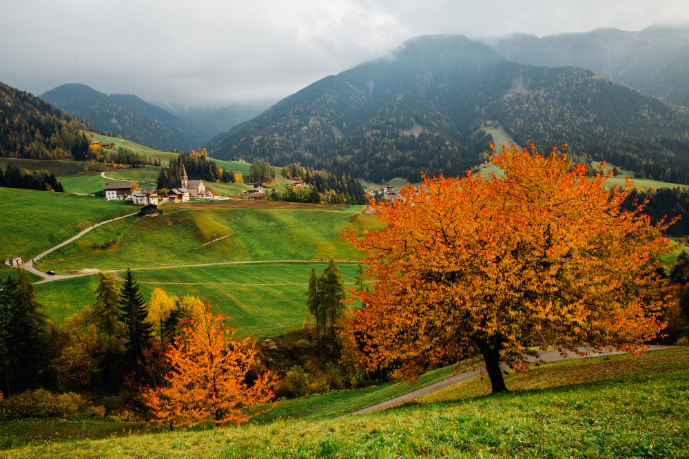 Interlaken, Thụy Sĩ vào mùa thu.jpg